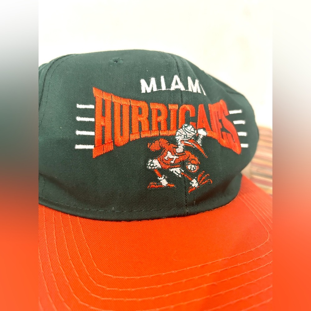 🎉HOST PICK🎉VINTAGE MIAMI HURRICANES SNAPBACK Hat